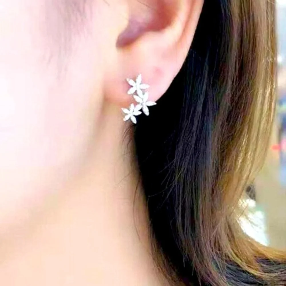 Gorgeous 925 Silver Sim. Diamond Flower Studs